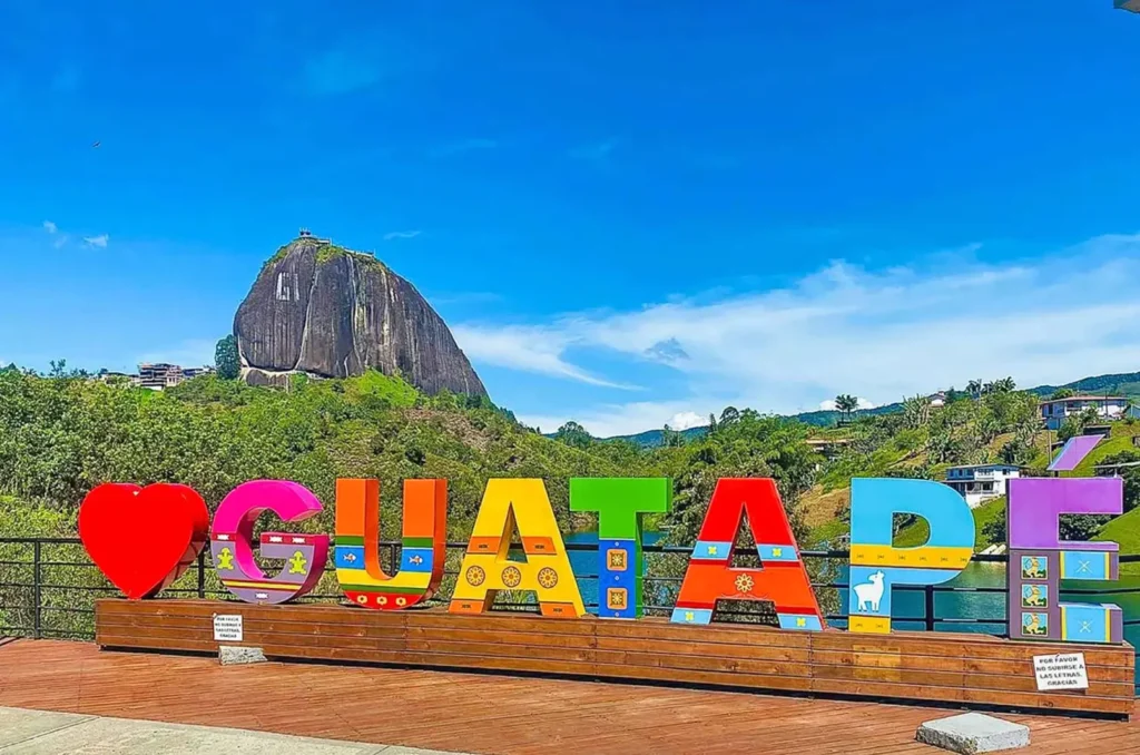 guatape-medellin-comuna-13-regata01