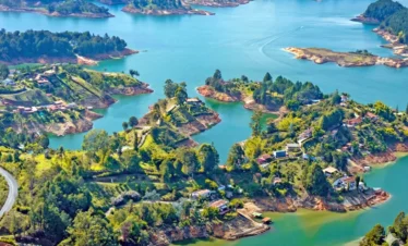 guatape-medellin-comuna-13-regata02