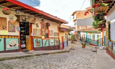 guatape-medellin-comuna-13-regata04