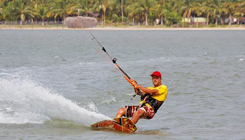 viajes-actividades-esqui-acuatico-regata